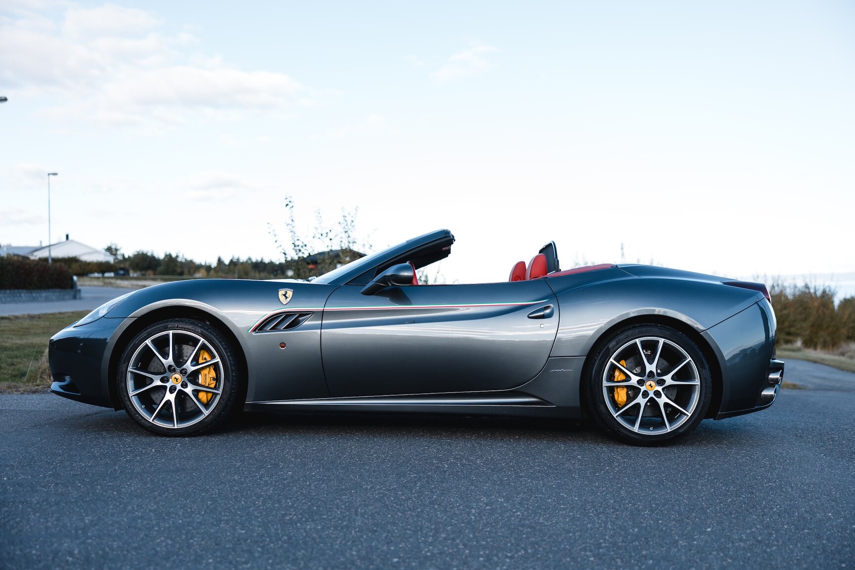 Exterior image of 2011 Ferrari California 