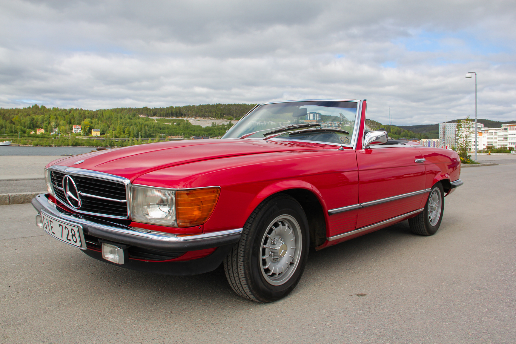 Exteriörbild på 1975 Mercedes-Benz 280 SL (10)