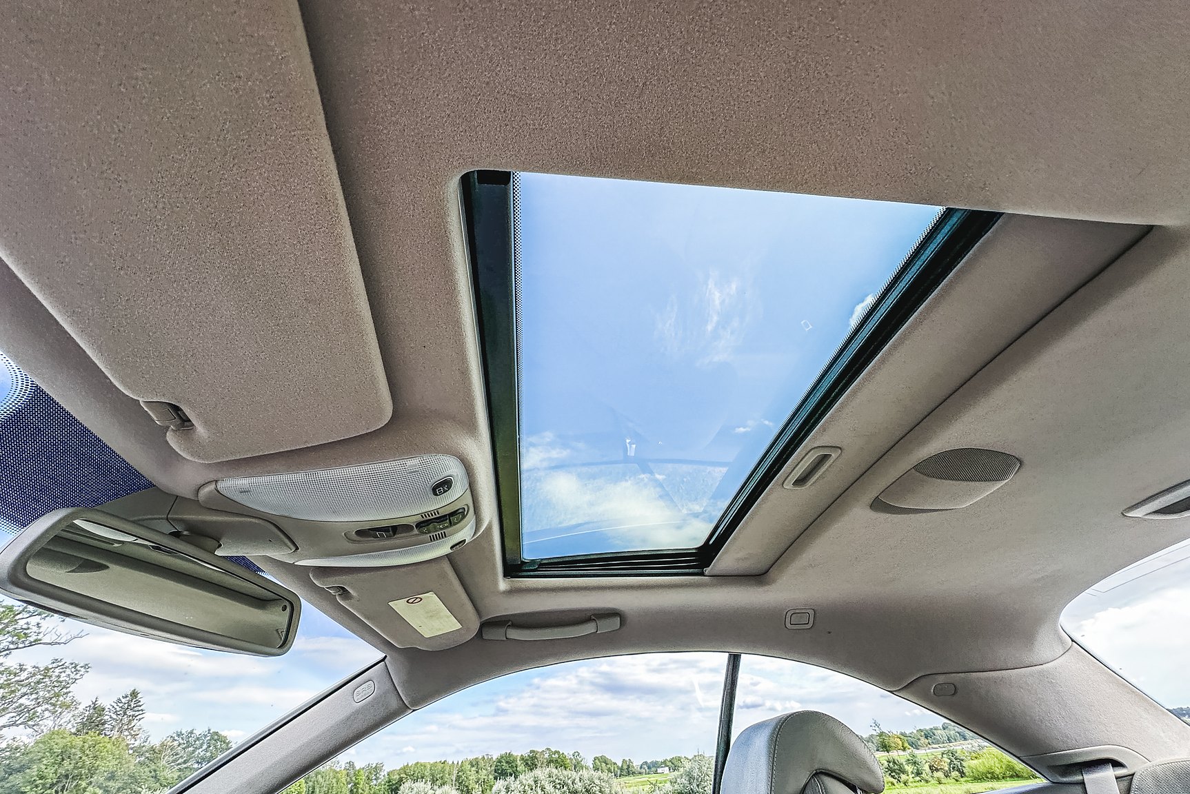 Interior image of 2000 Mercedes-Benz CL 500
