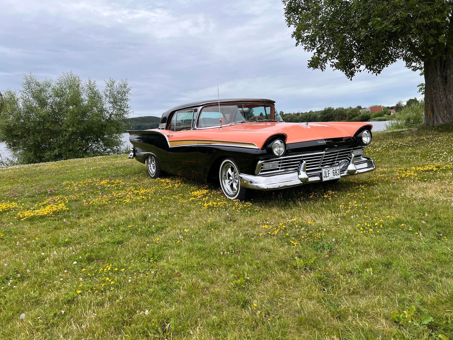 Aussenfoto 1957 Ford Fairlane 500 Skyliner Retract