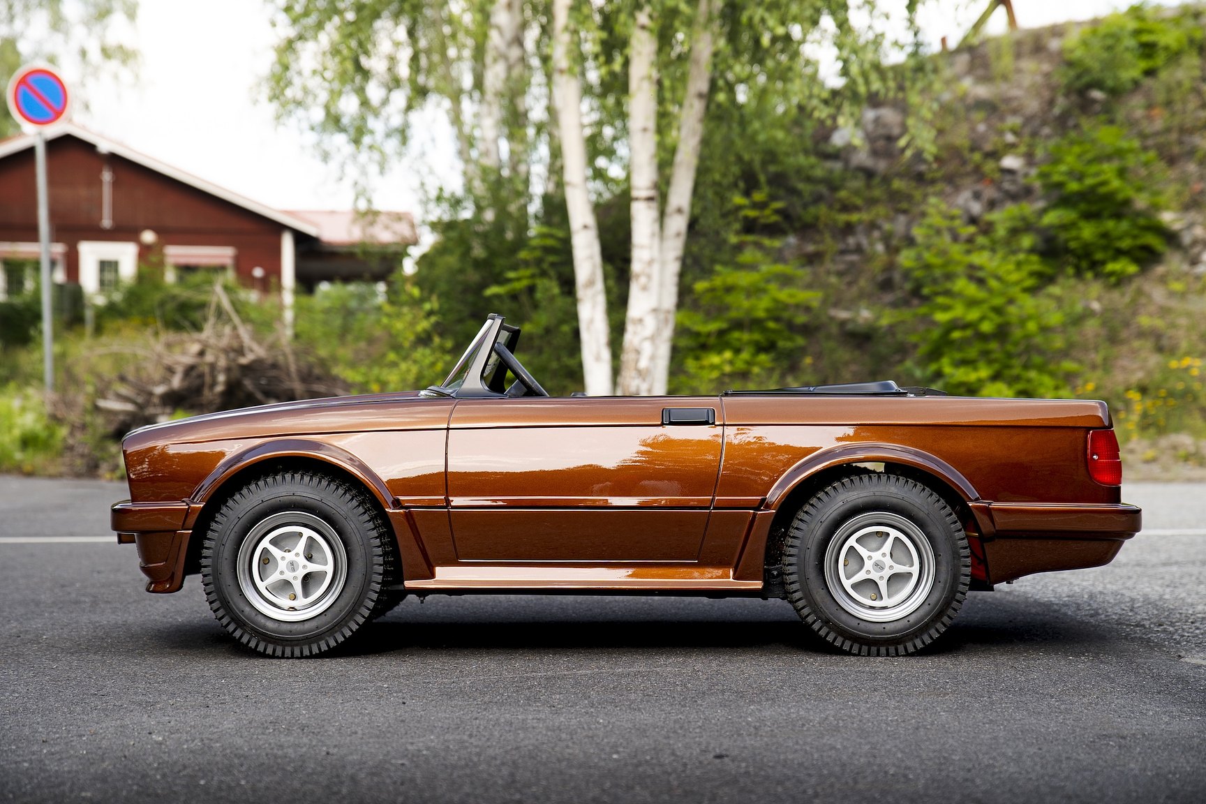 Exterior image of 1980 Bmw E30 Mini (5)