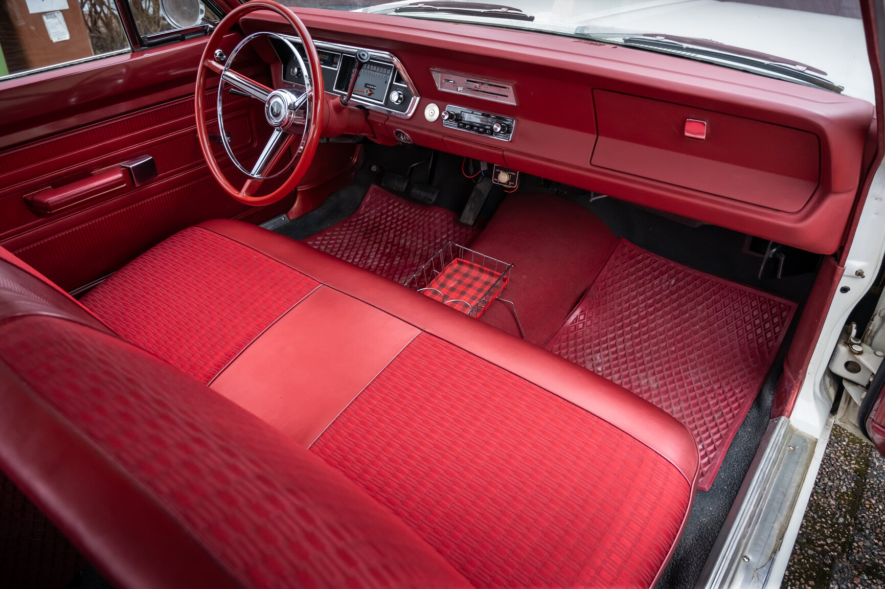 Interiörbild 1967 Plymouth Valiant V 100 Sedan