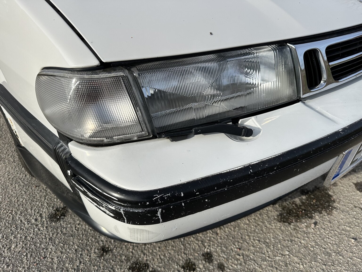 Exterior image of 1996 SAAB 9000
