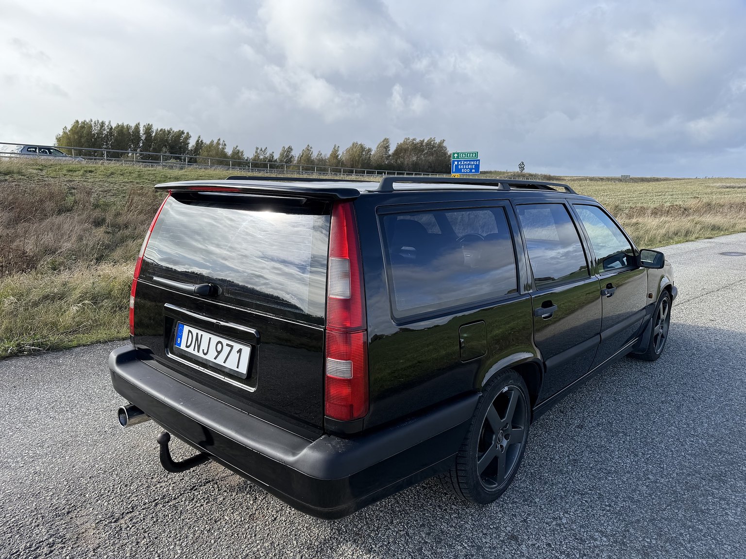 Exterior image of 1995 VOLVO 855 T5R T-5R