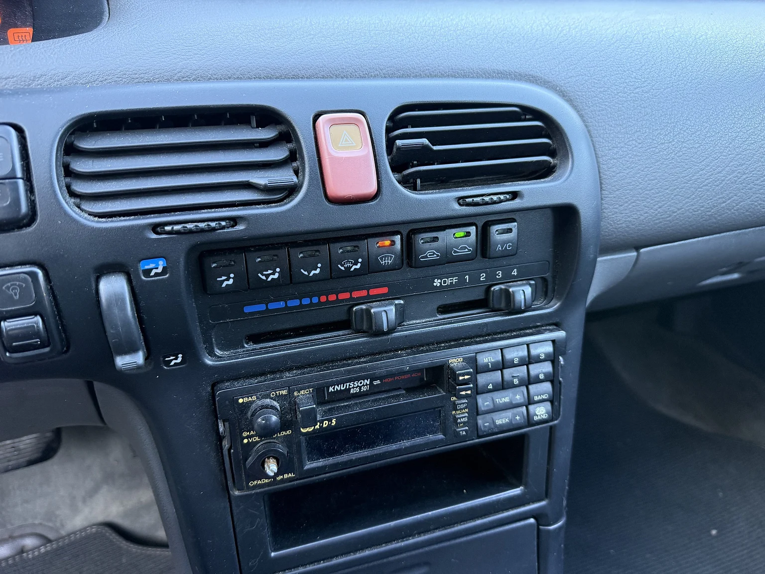 Interiörbild 1992 Mazda 626 Hatchback 2.5 V6 Automatic (8)