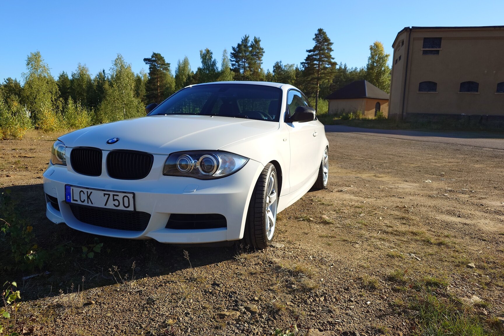 Exterior image of 2011 BMW 135i Coupé 