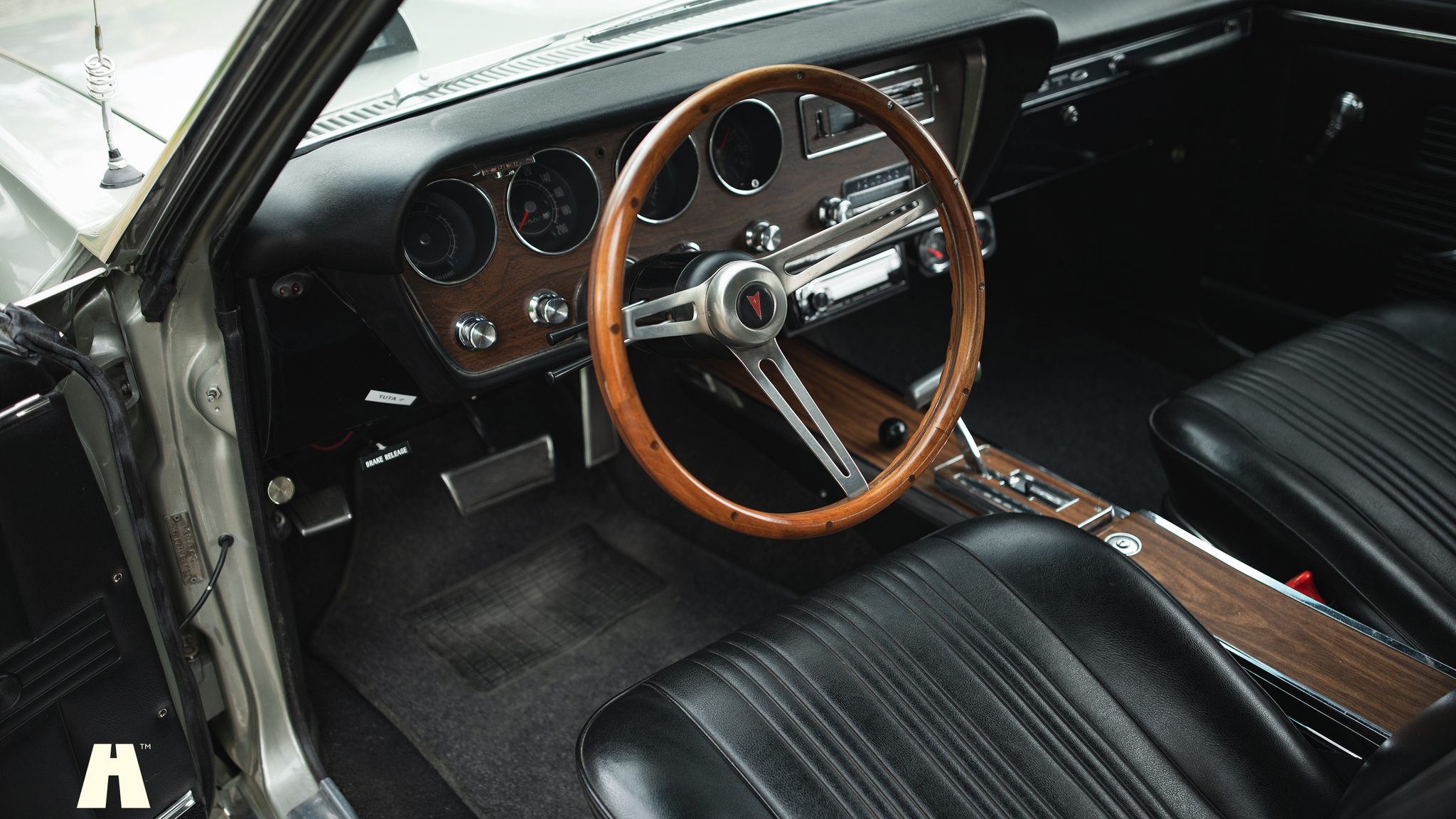 Interior image of 1967 Pontiac GTO Hardtop (2)