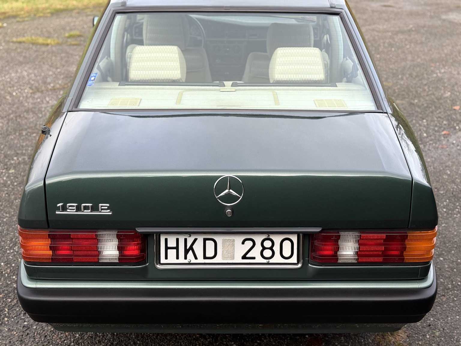 Exteriörbild på 1989 Mercedes-Benz 190 E