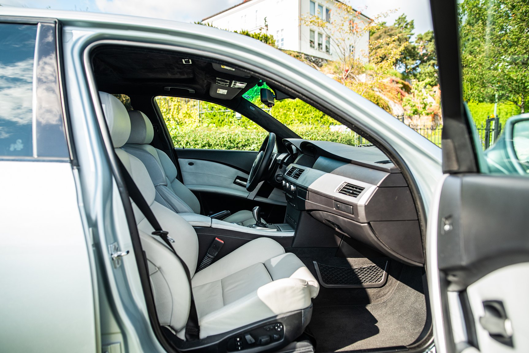 Interior image of 2006 BMW E60 M5