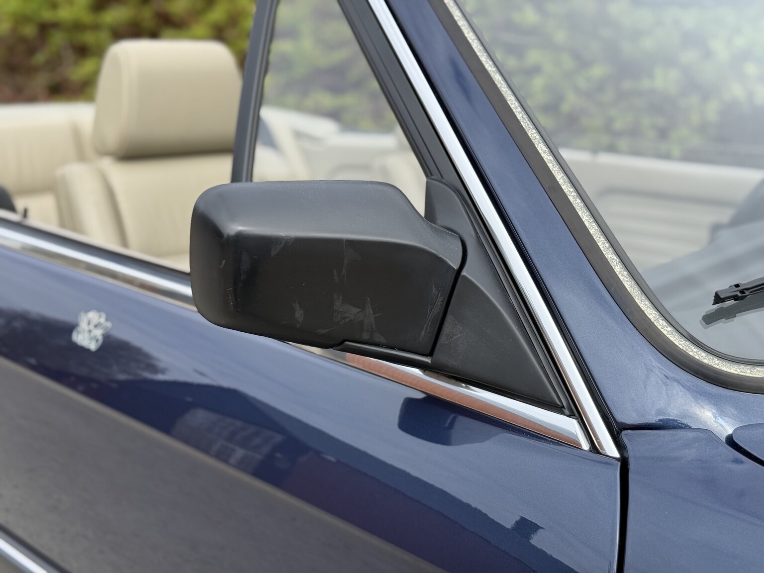 Exterior image of 1987 BMW 325i Convertible