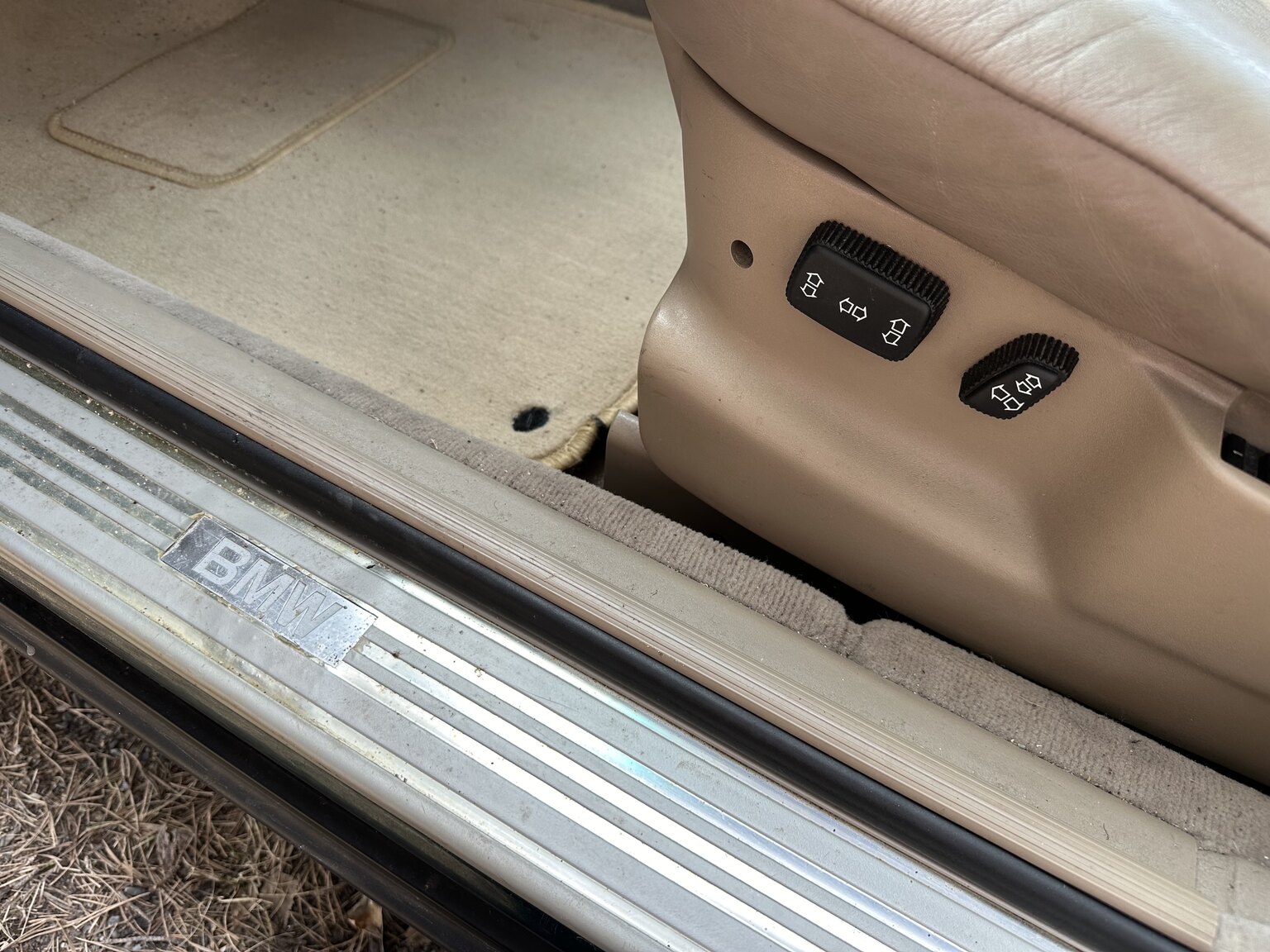 Interior image of 1992 BMW 740iA