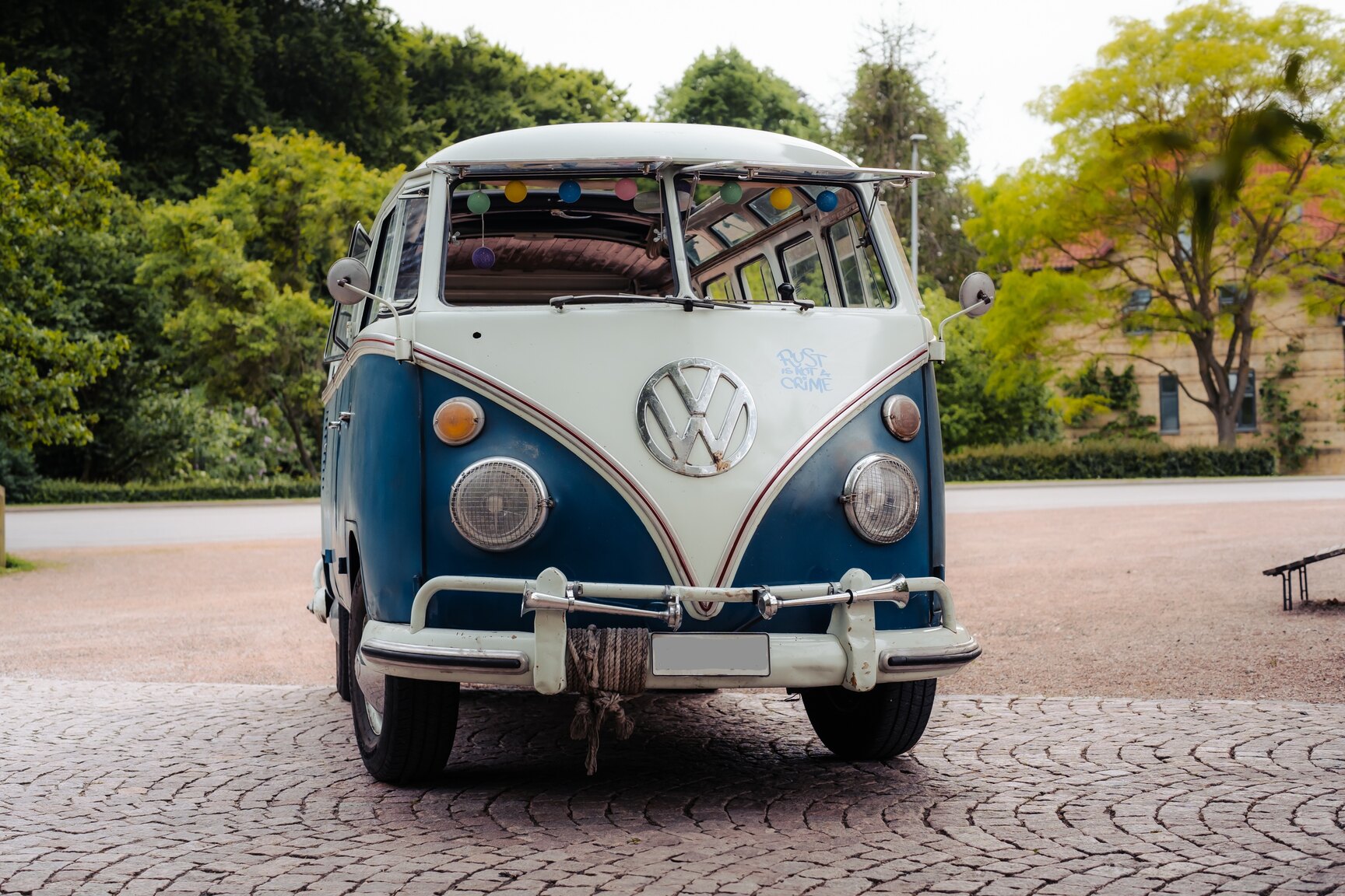 Aussenfoto 1964 Volkswagen Kleinbus Transporter 1500 Deluxe “21-fönsters Samba”