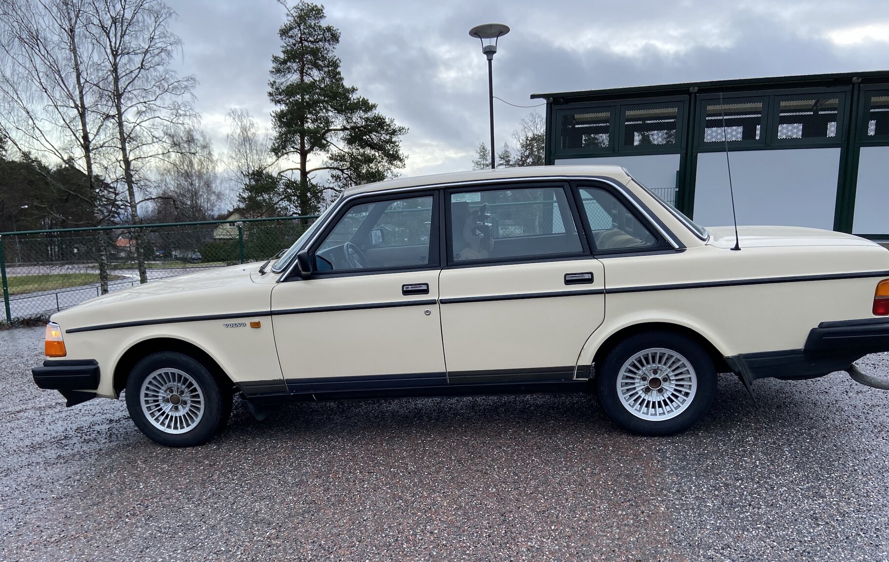 Exterior image of 1987 Volvo 244