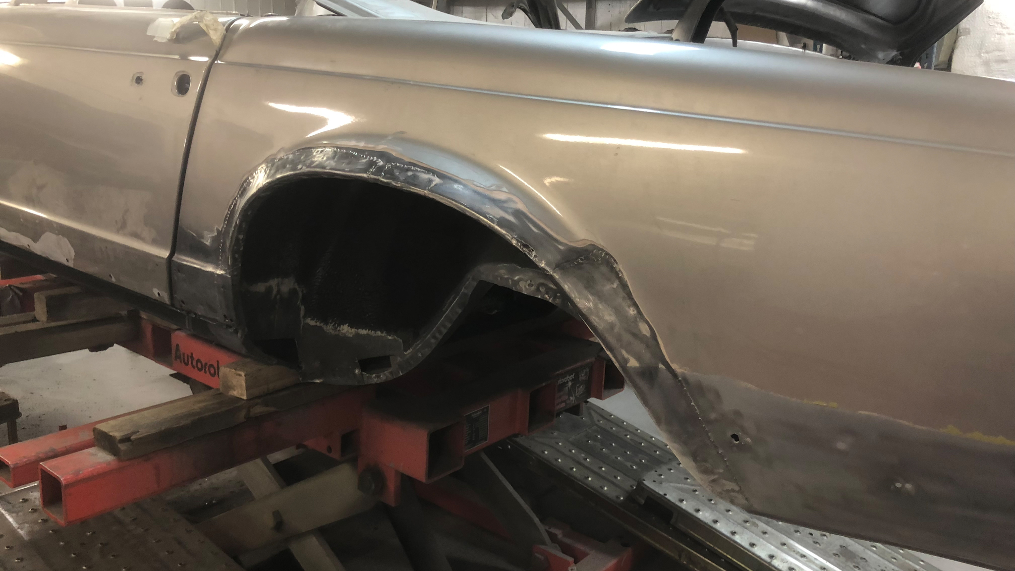 Exterior image of 1970 Mercedes 280 SL Pagoda (97)