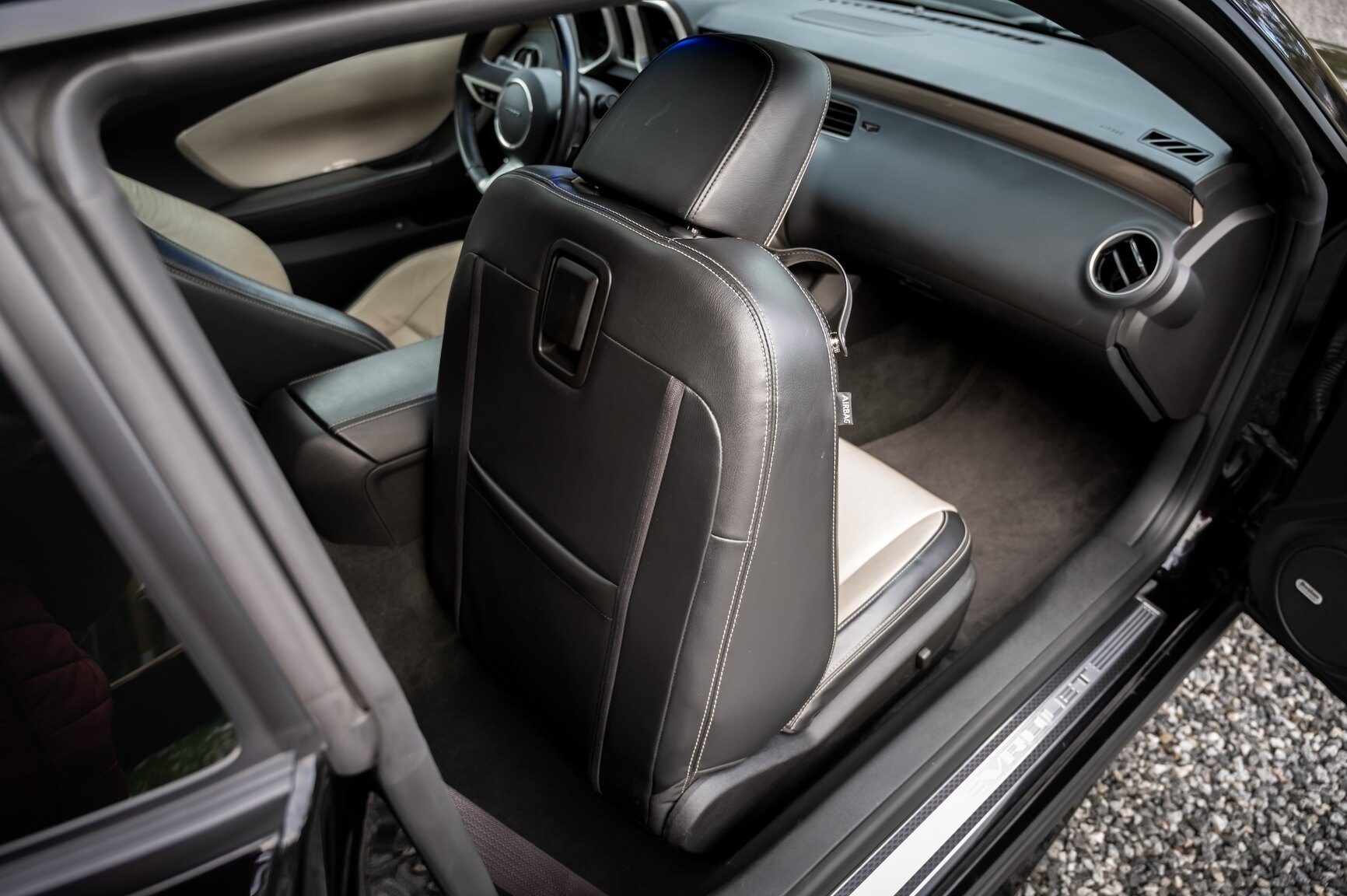 Innenraumfoto von 2010 Chevrolet Camaro SS (57)