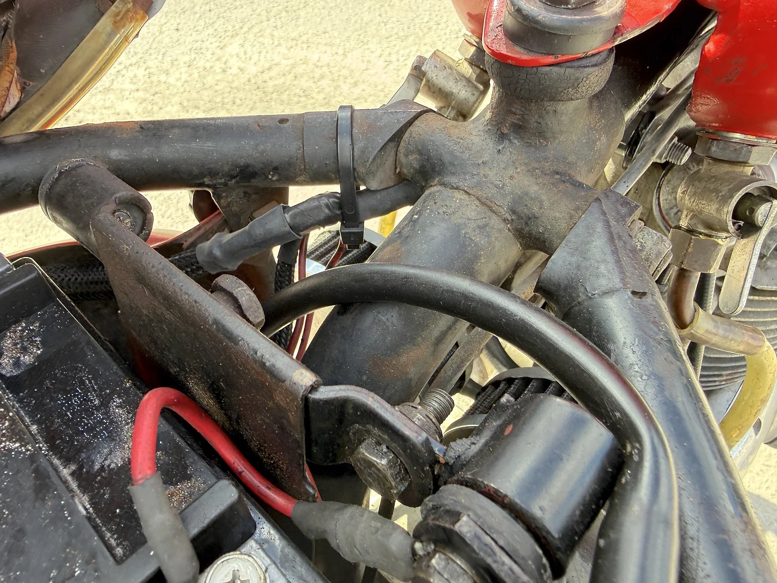 Image of 1971 Triumph Daytona 500 mechanics (26)