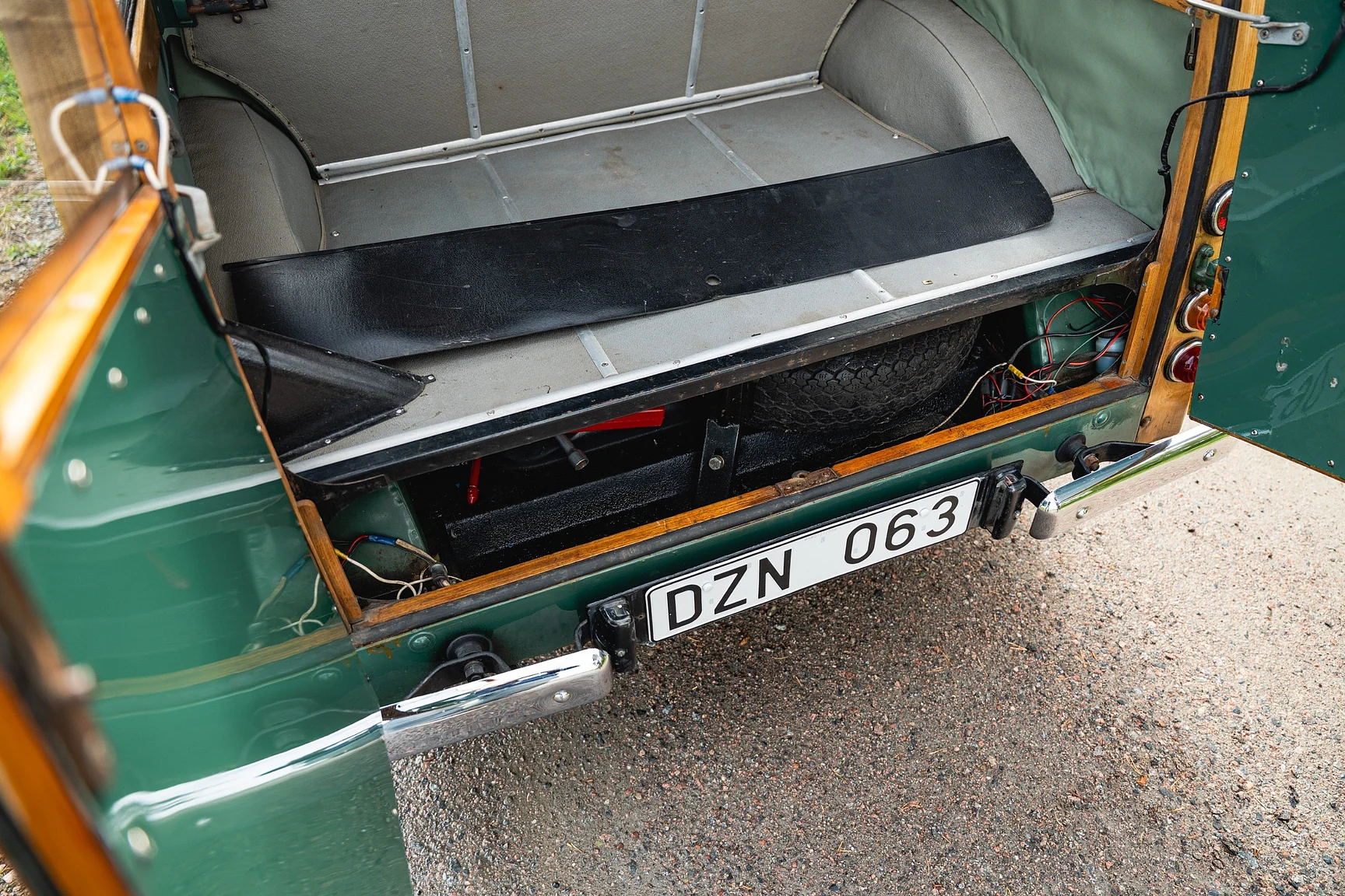 Interior image of 1968 Morris Minor Traveller (66)