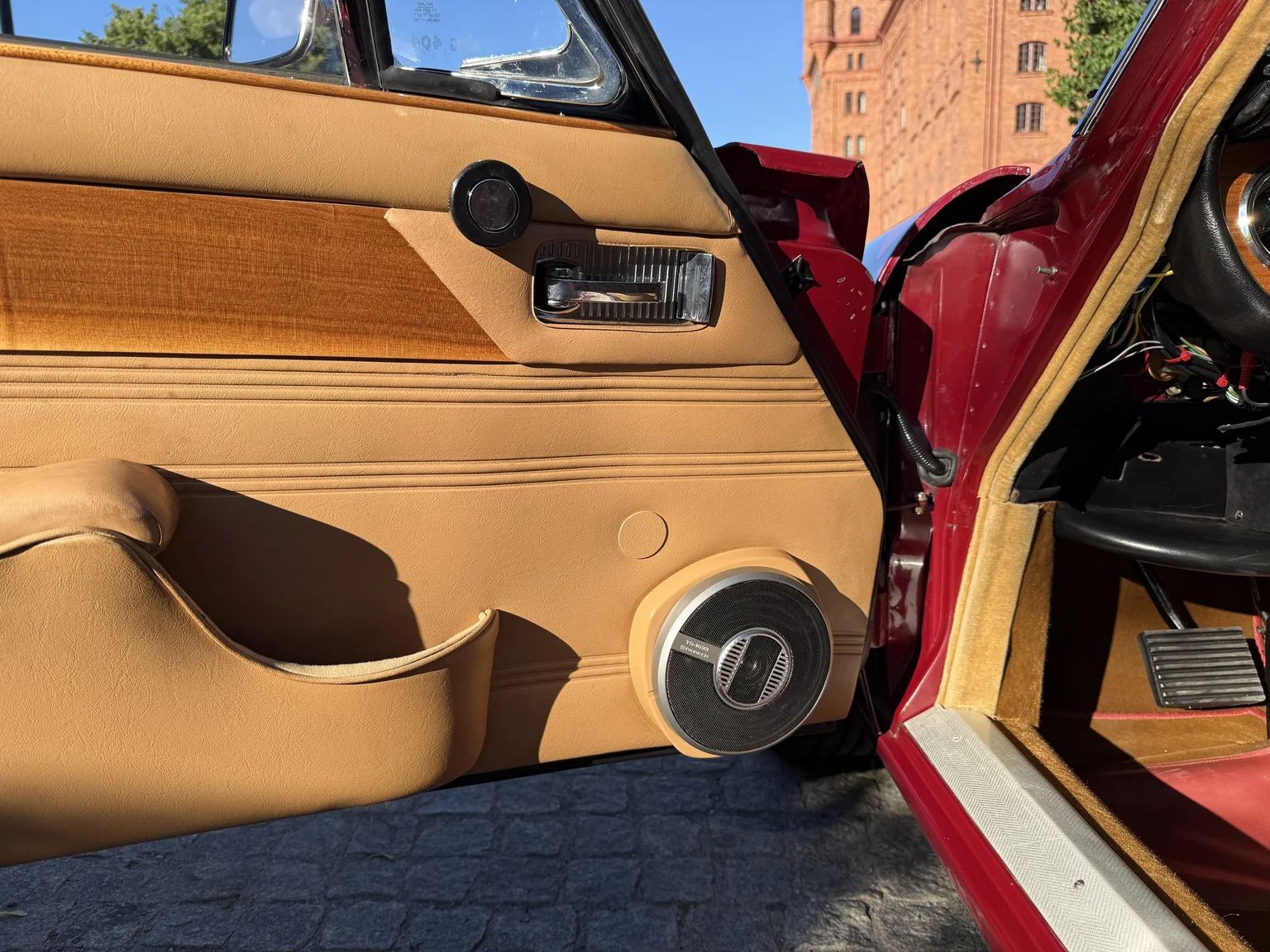 Interior image of 1970 Jaguar XJ12 Performance (5)