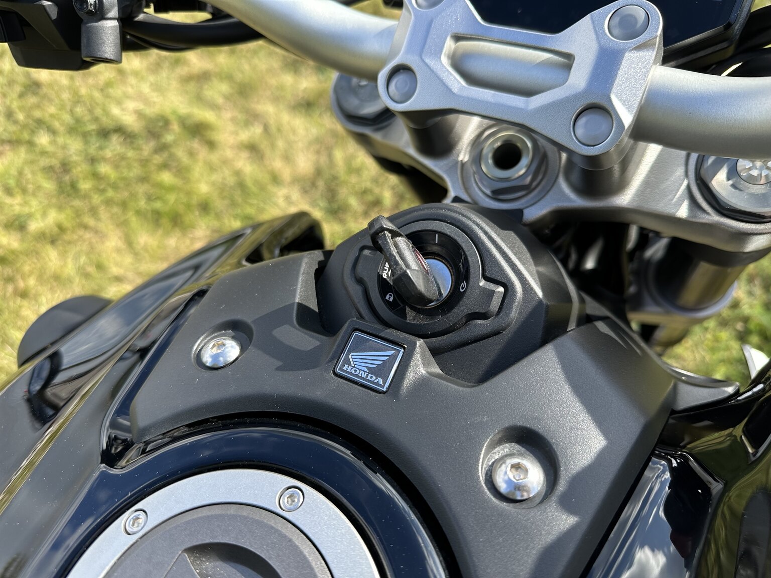 Exteriörbild på 2018 Honda CB1000R