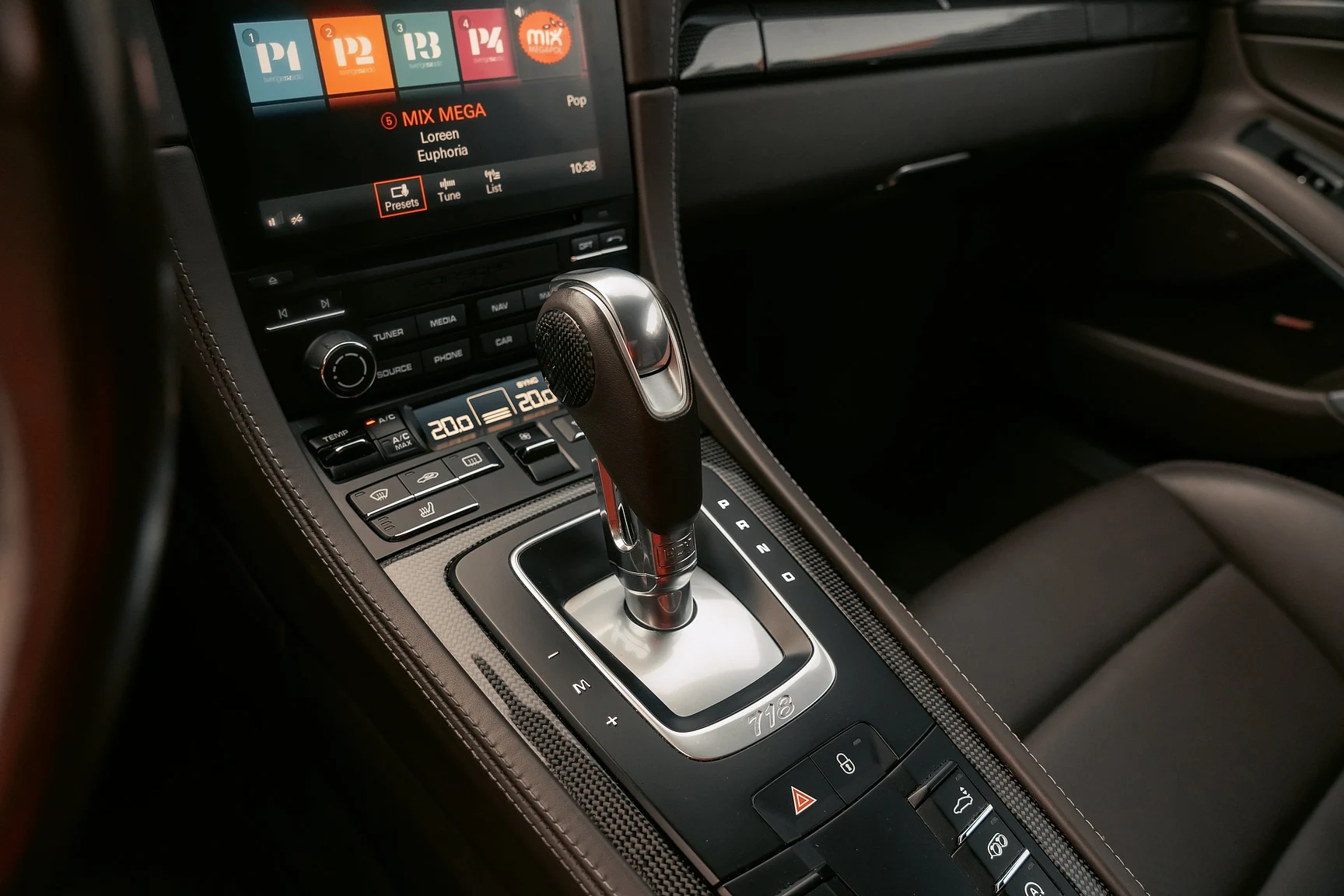 Interior image of 2017 Porsche 718 Cayman S (20)