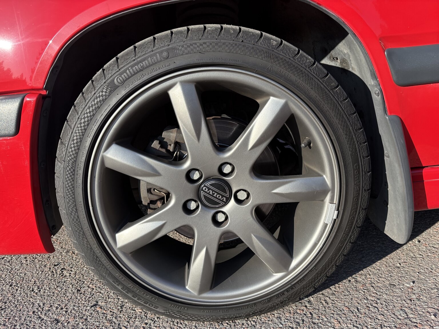 Exterior image of 1996 Volvo 850 R
