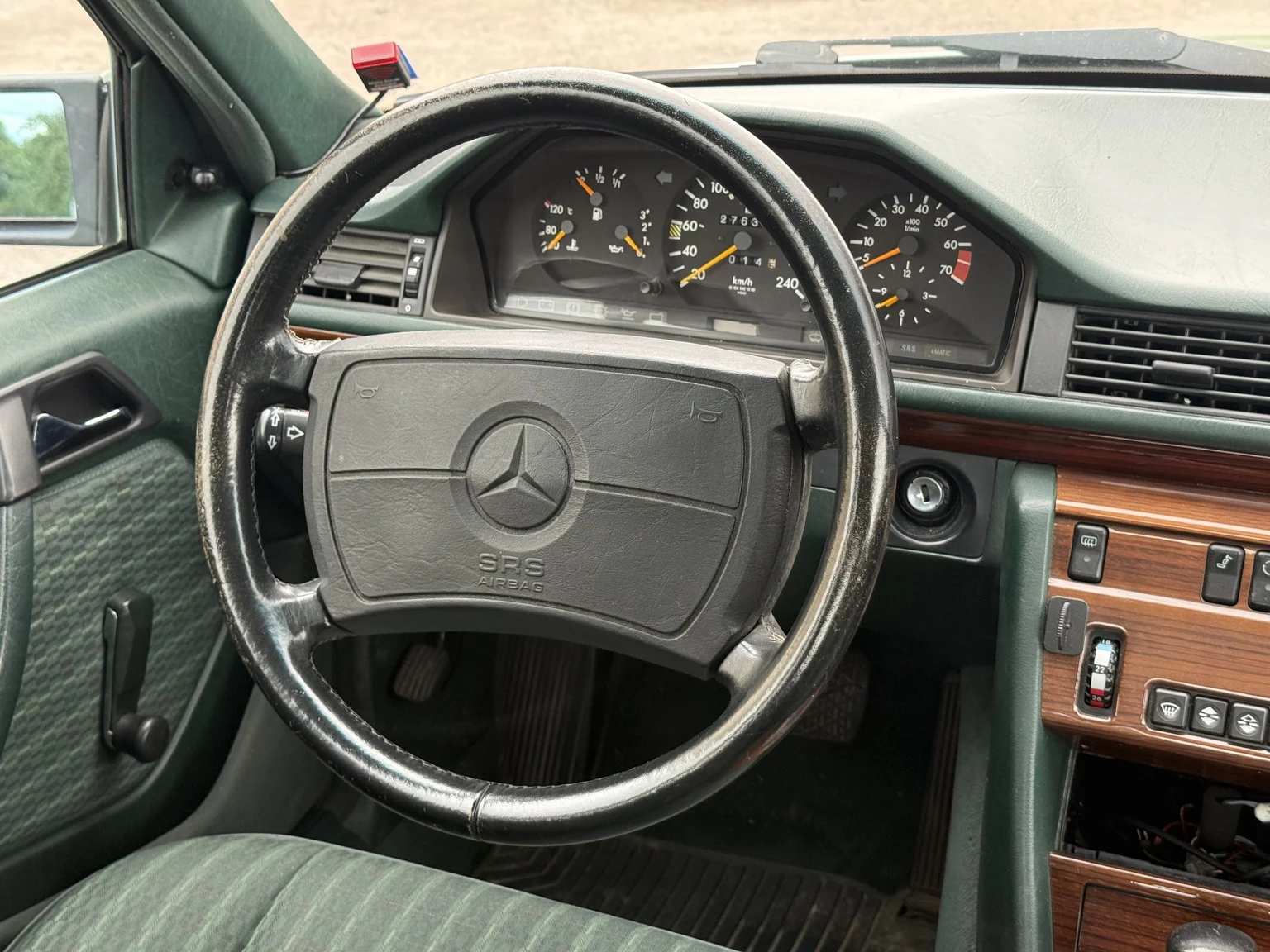 Innenraumfoto von 1991 Mercedes-Benz 300 E 4MATIC (33)
