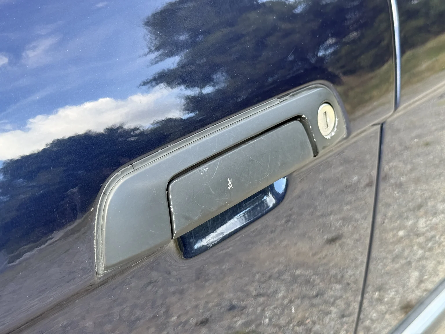 Exterior image of 1990 BMW 750i (34)