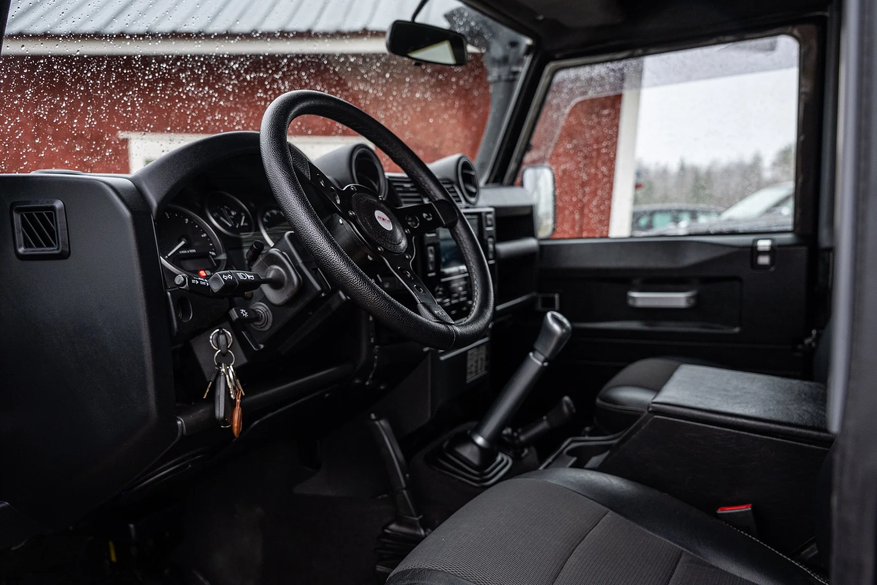 Innenraumfoto von 2015 Land Rover Defender 90 Special (1)