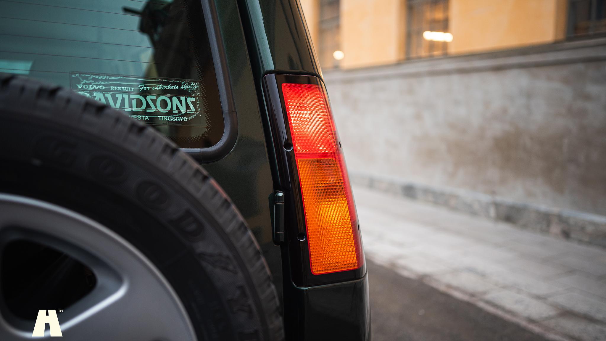 Exterior image of 2003 Land Rover Discovery II, 2003