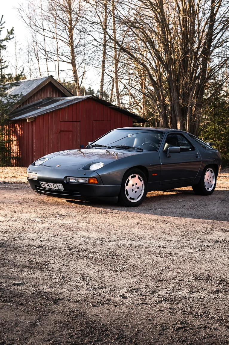 Exteriörbild på 1988 Porsche 928 S4 (1)
