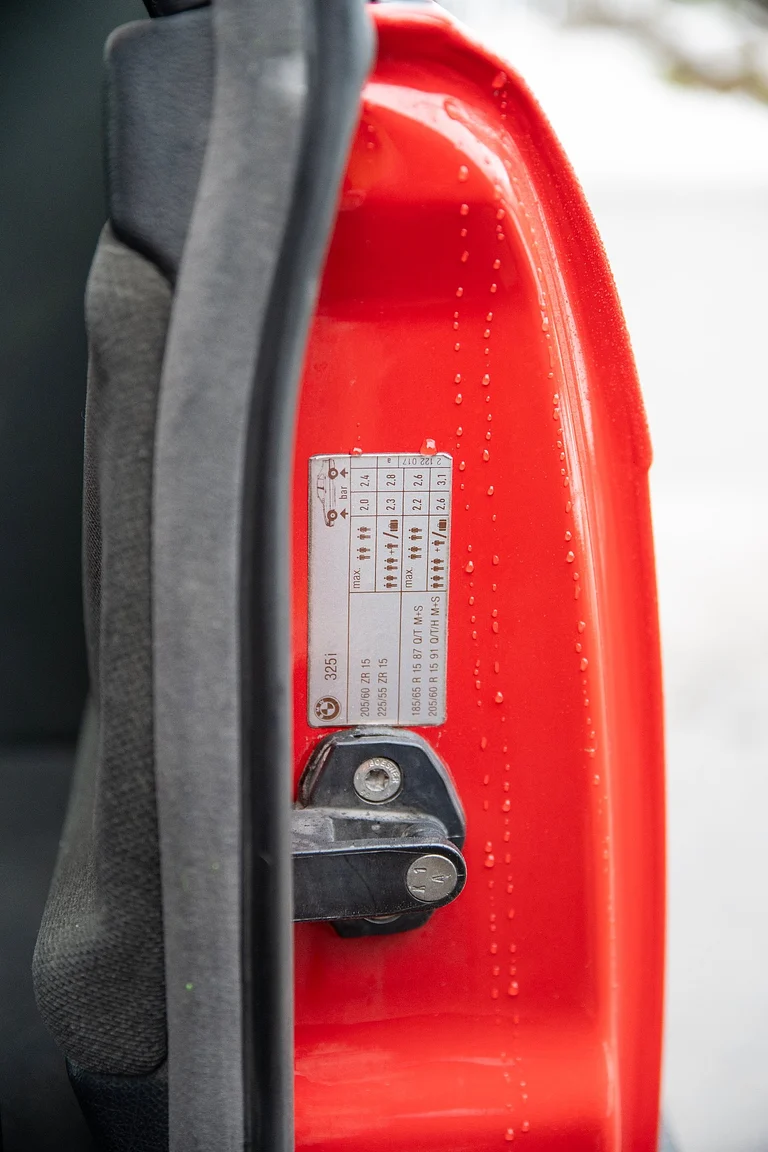 Interior image of 1992 BMW 325i Turbo (26)