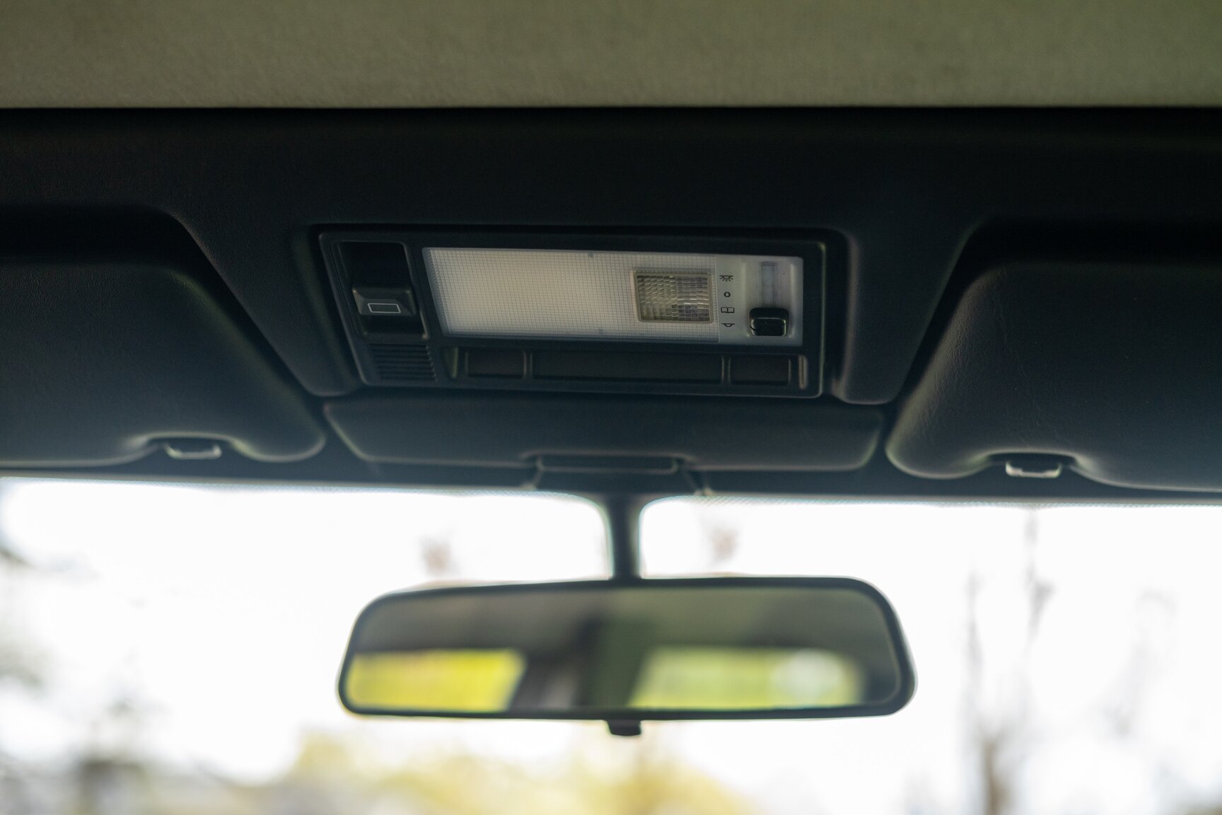 Interior image of 1993 Mercedes-Benz 400 E
