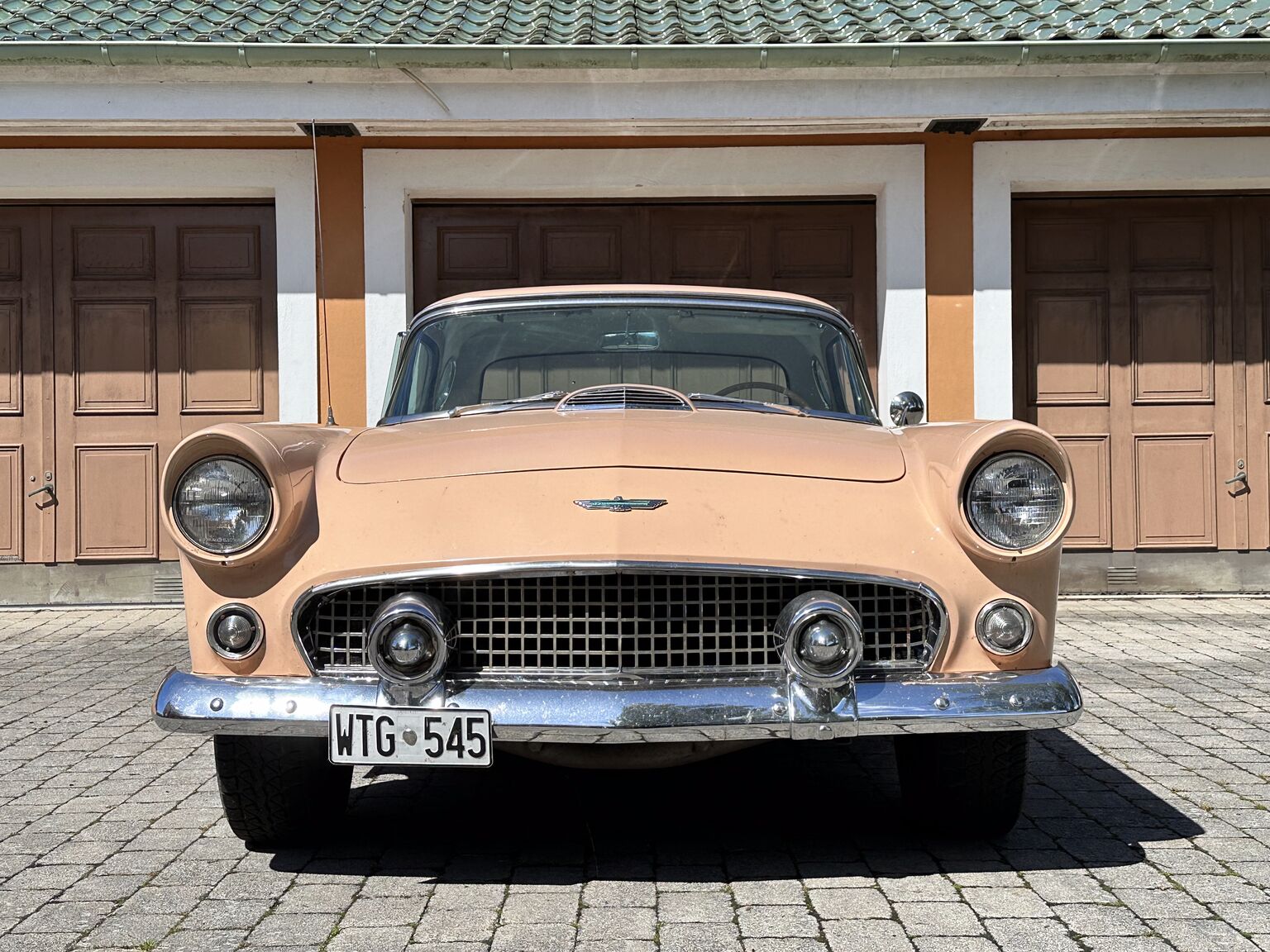Exteriörbild på 1956 Ford Thunderbird Convertible