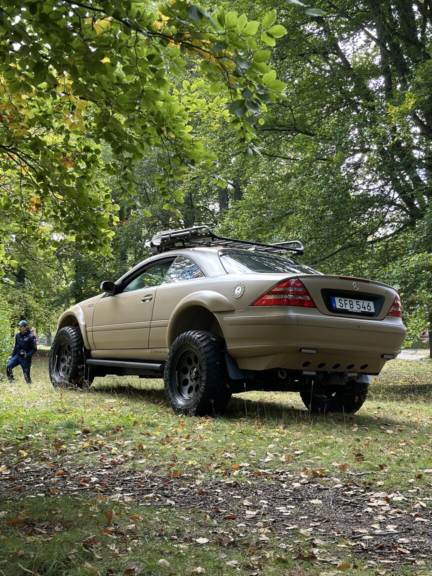 Exterior image of 2001 Mercedes-Benz CL600/ML 55 AMG