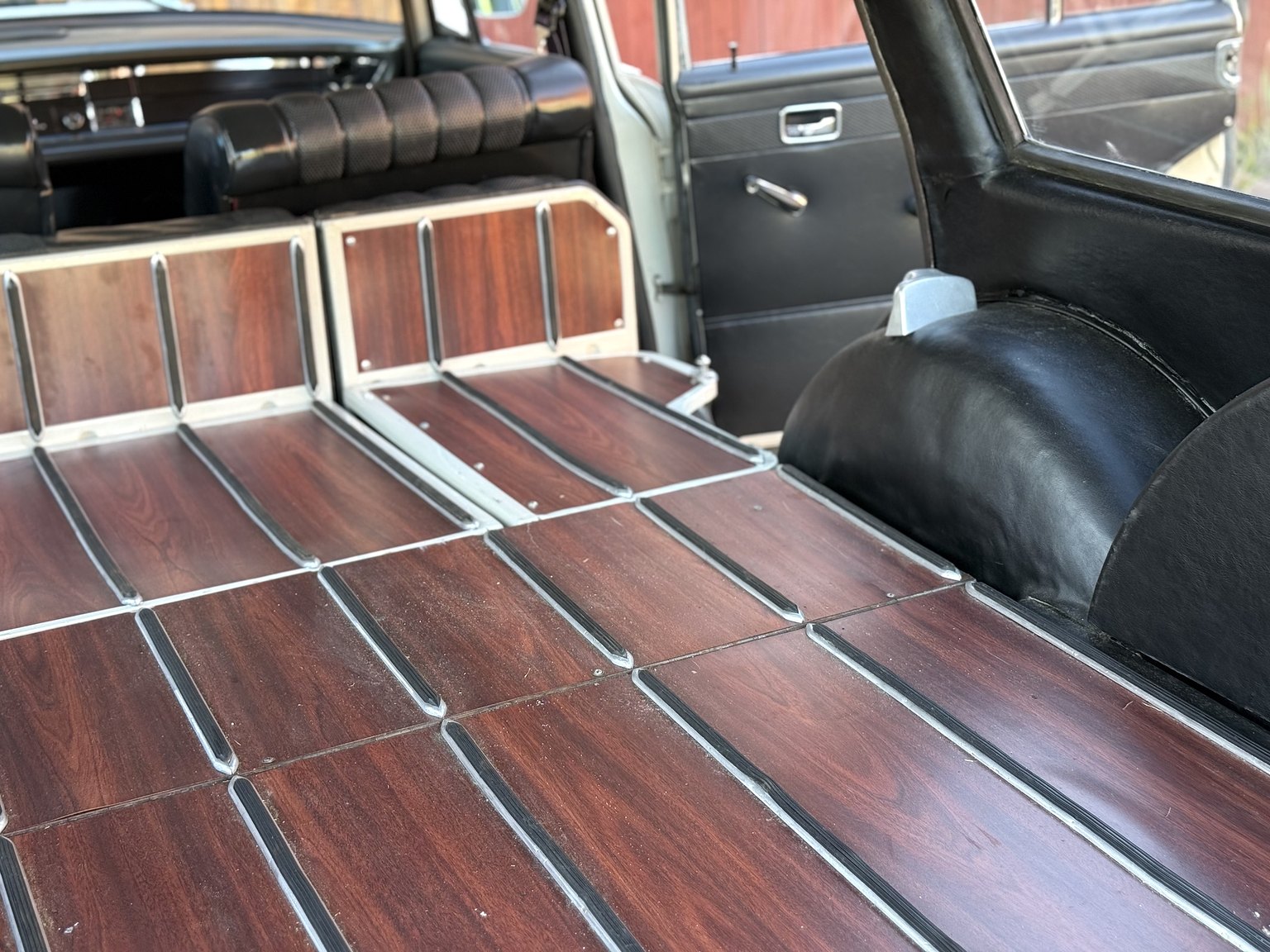 Interiörbild 1967 Mercedes-Benz 200D Safari