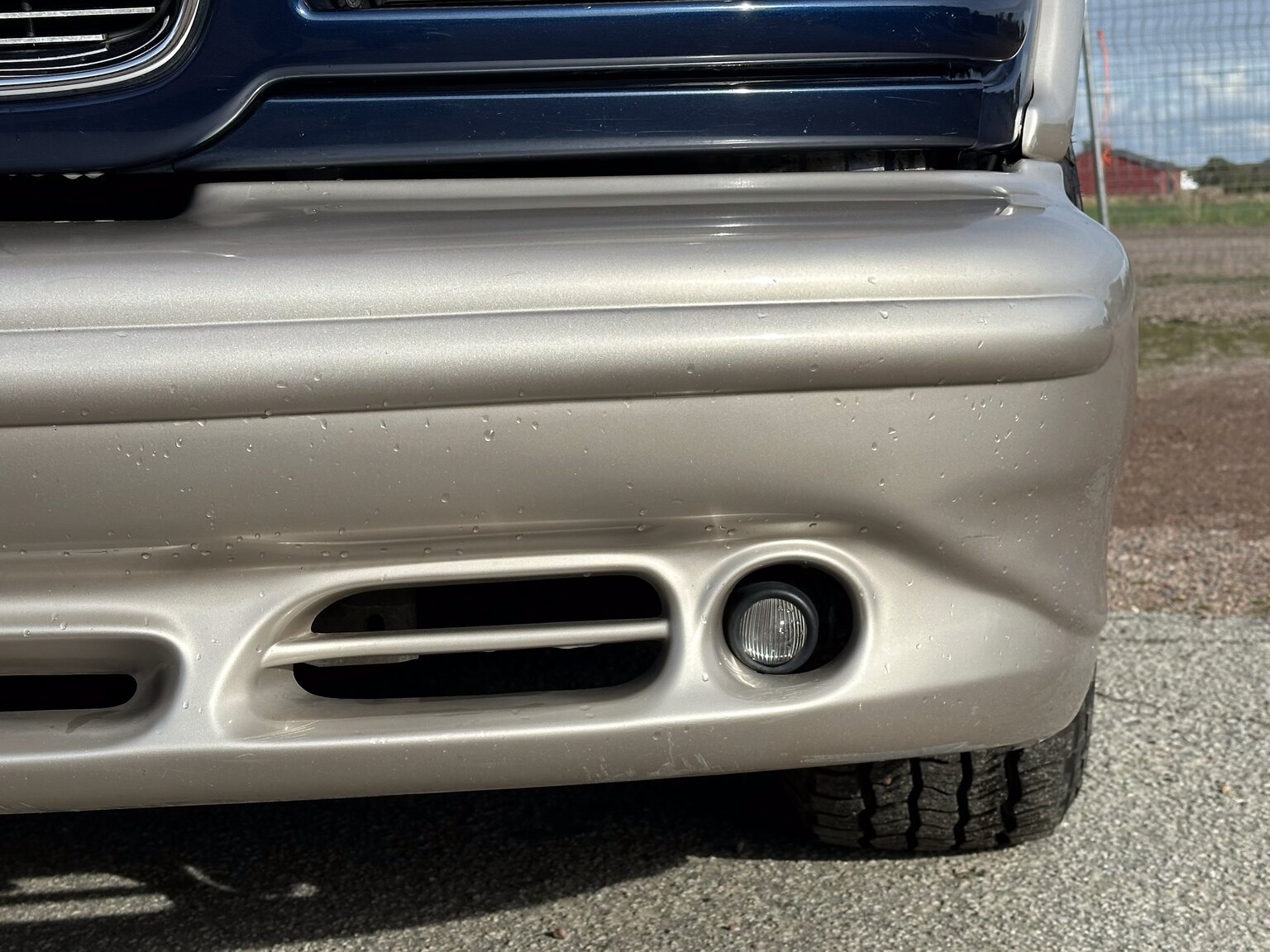 Exteriörbild på 2000 GMC Savana G1500 Conversion Van