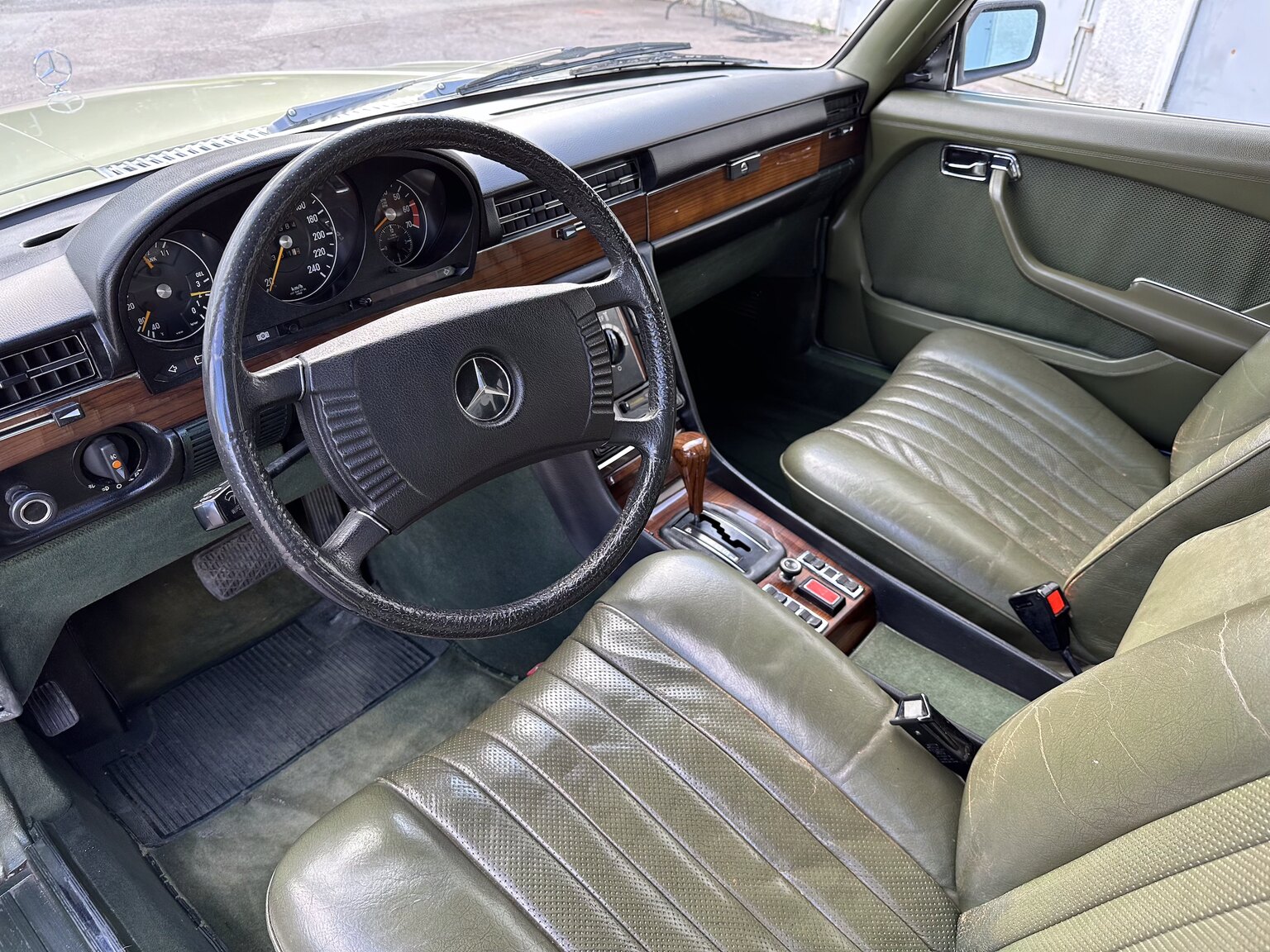 Interior image of 1975 Mercedes Benz 450 SEL (1)