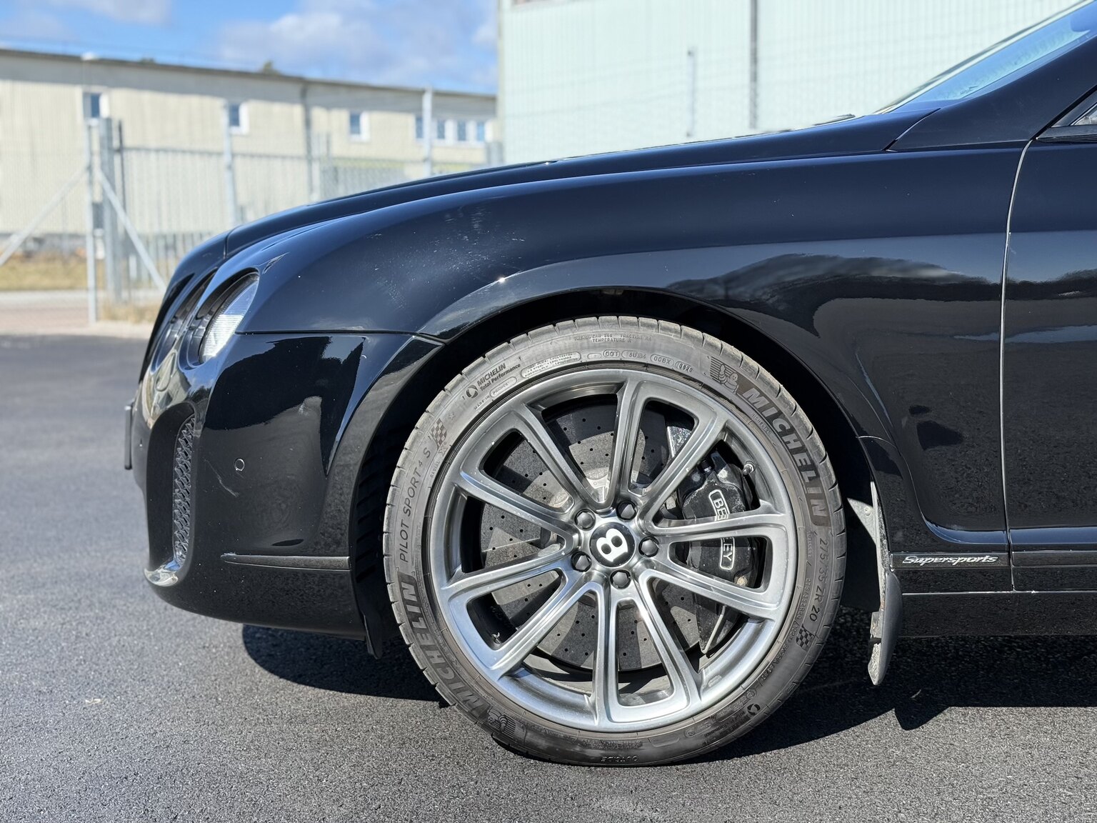 Exteriörbild på 2011 Bentley Continental Supersports