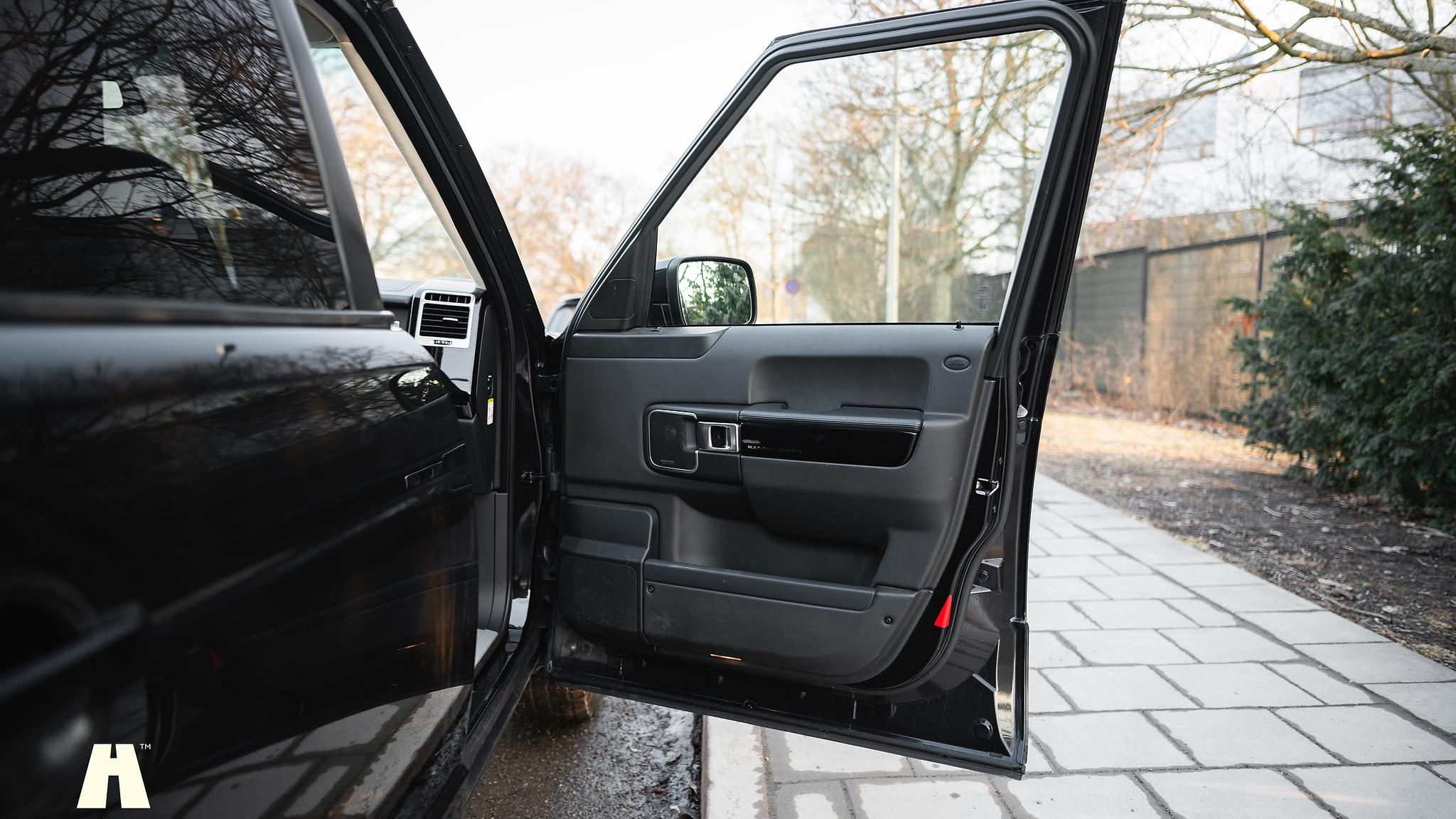 Interior image of 2012 Land Rover Range Rover Westminster TDV8 (L322)