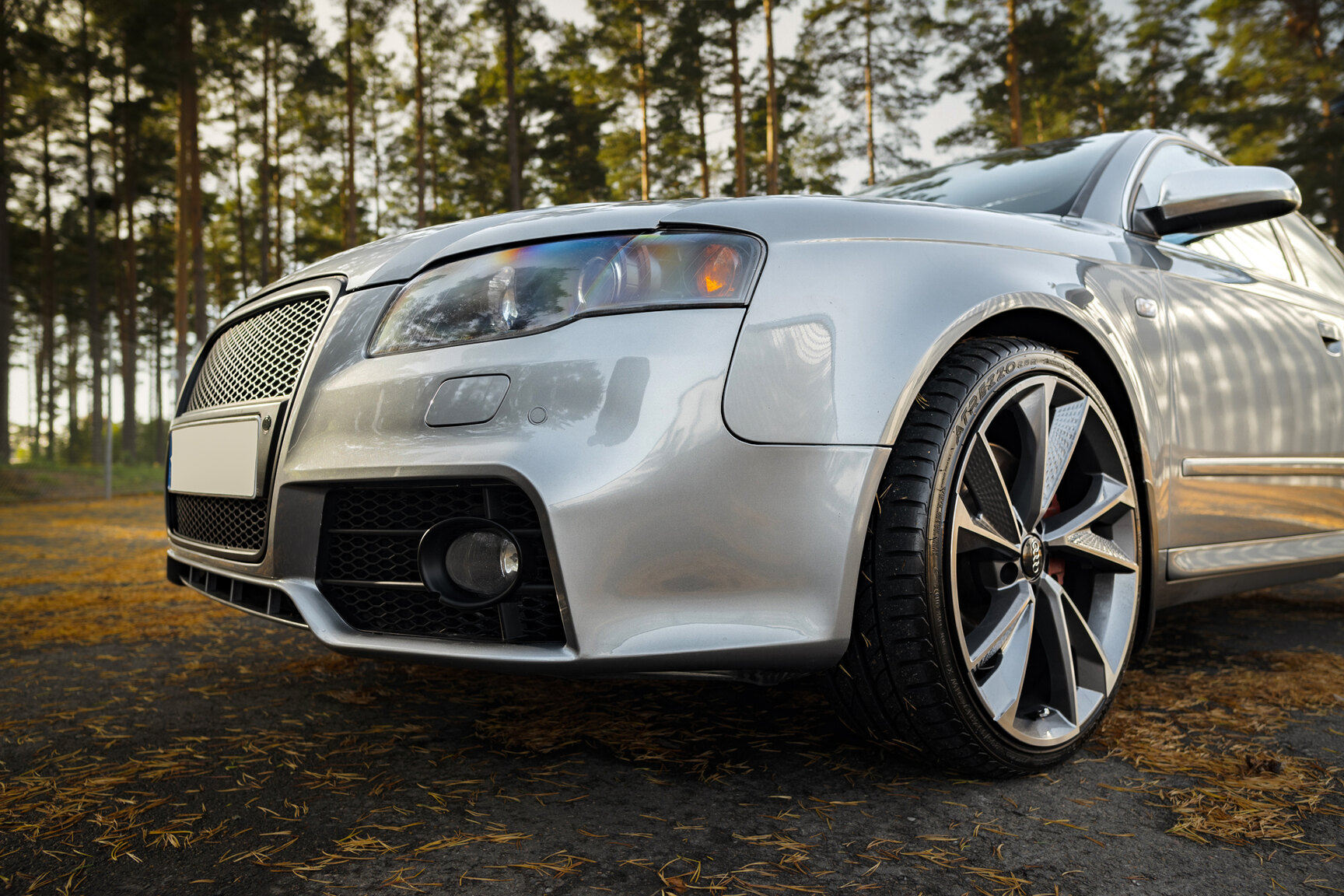 Exterior image of 2005 Audi S4 Avant (14)