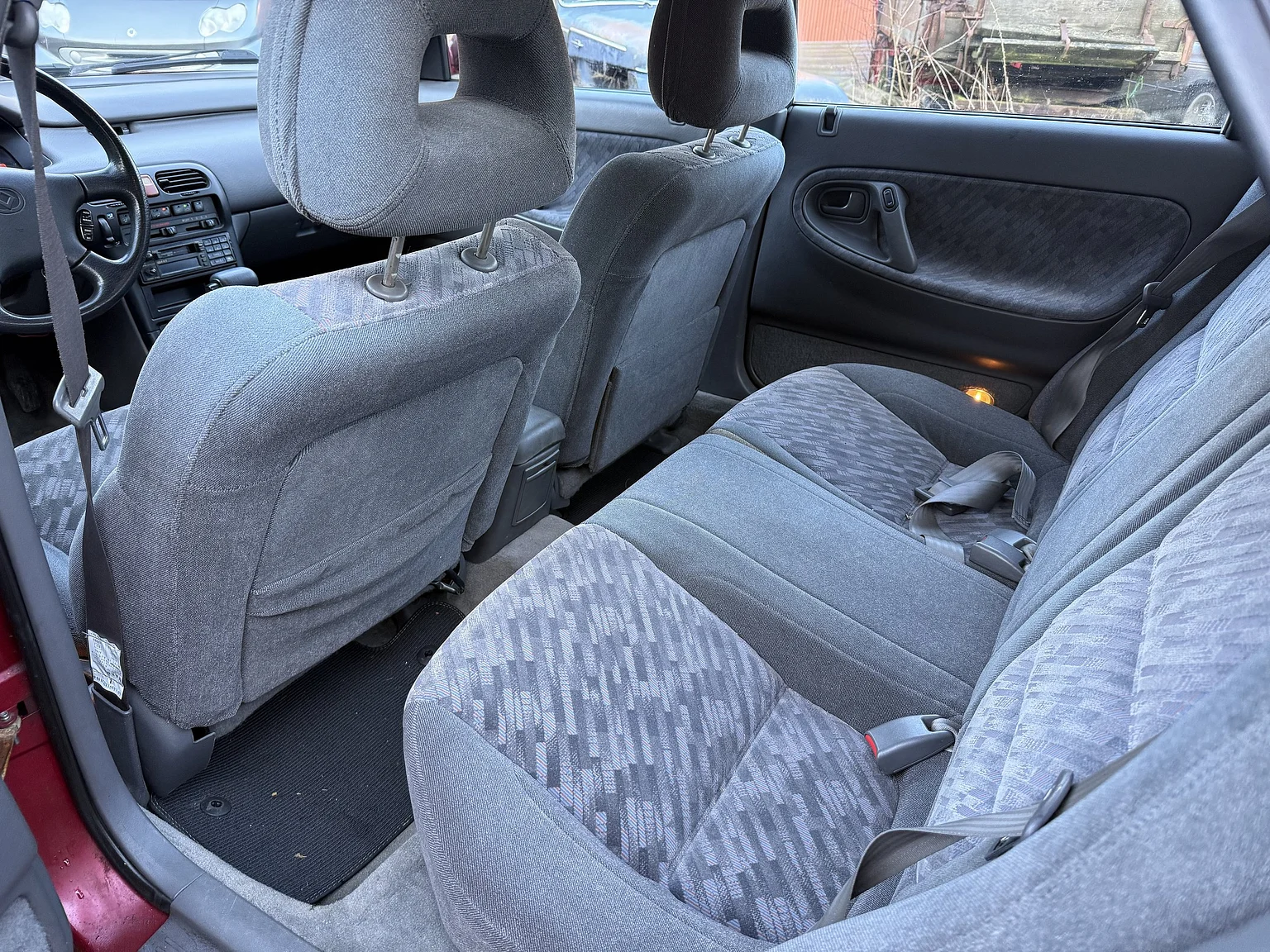 Interiörbild 1992 Mazda 626 Hatchback 2.5 V6 Automatic (16)