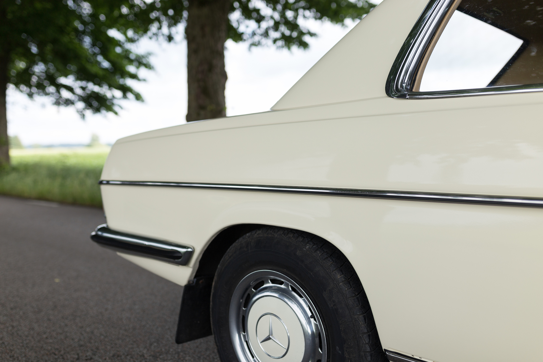 Exteriörbild på 1971 Mercedes 250 C