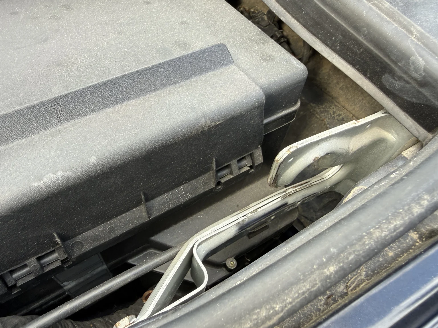Image of 1990 BMW 750i (24) mechanics