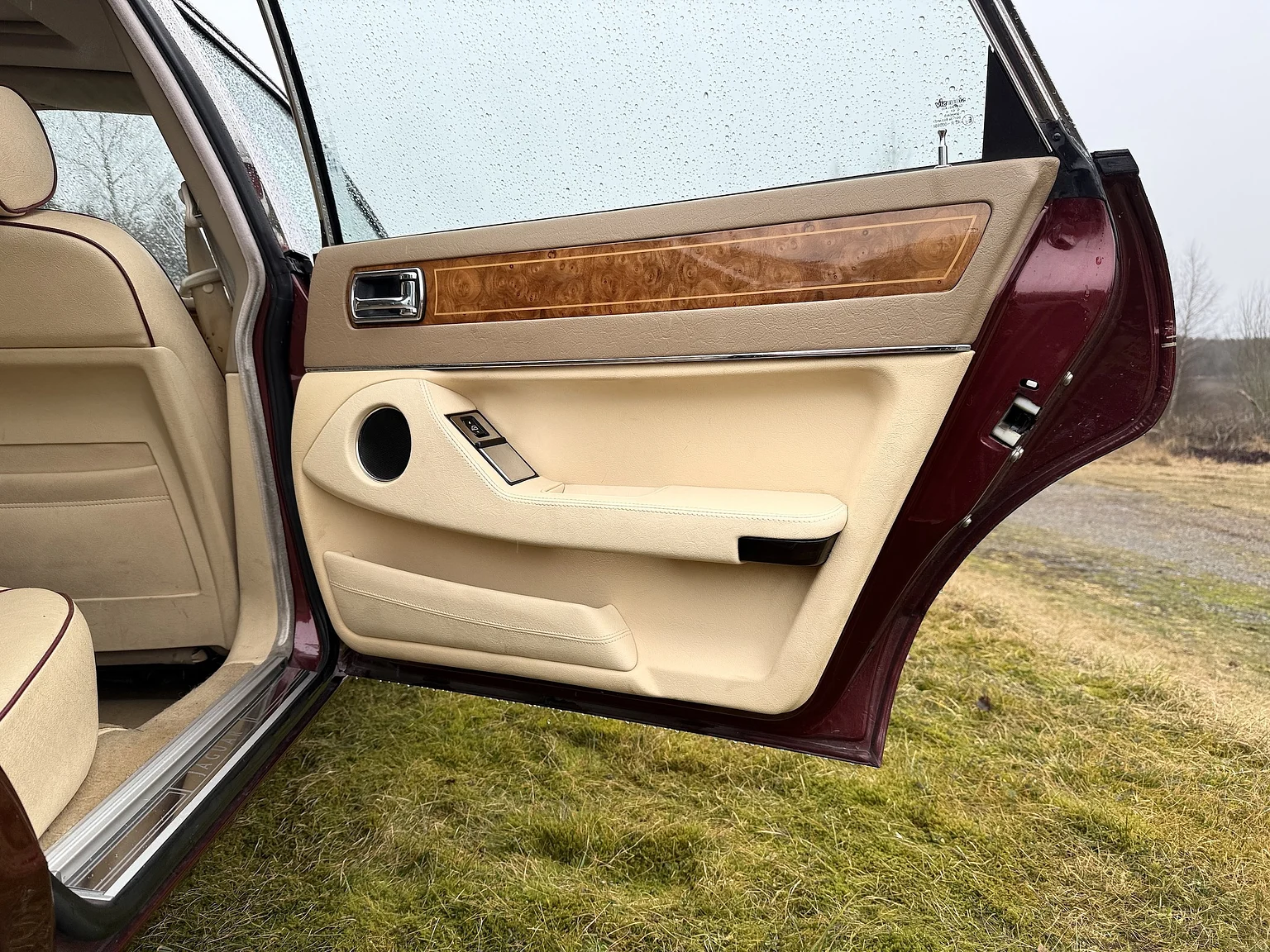 Innenraumfoto von 1991 Jaguar XJ40 Sovereign (75)
