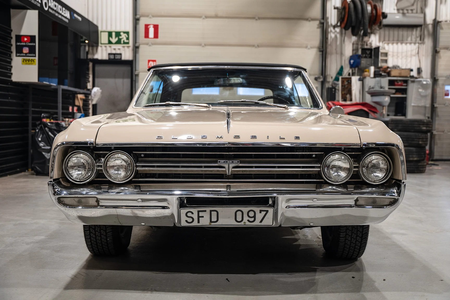 Aussenfoto 1964 Oldsmobile Cutlass Convertible (14)