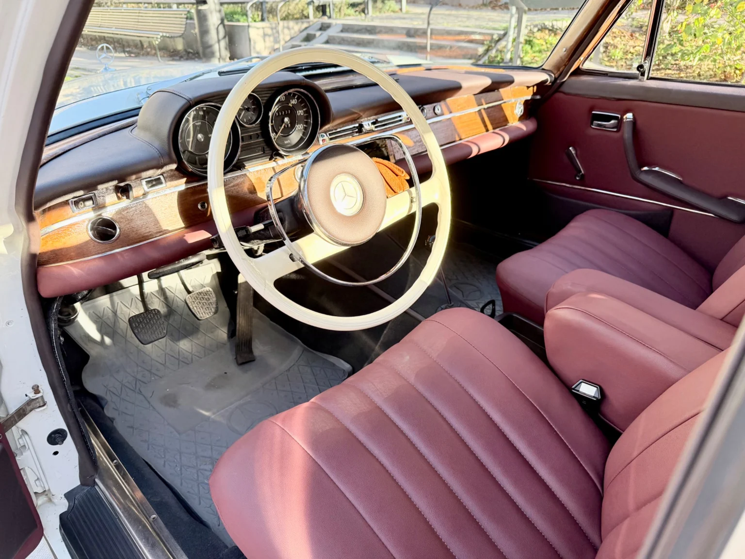 Interiörbild 1966 Mercedes-Benz 250 S (1)