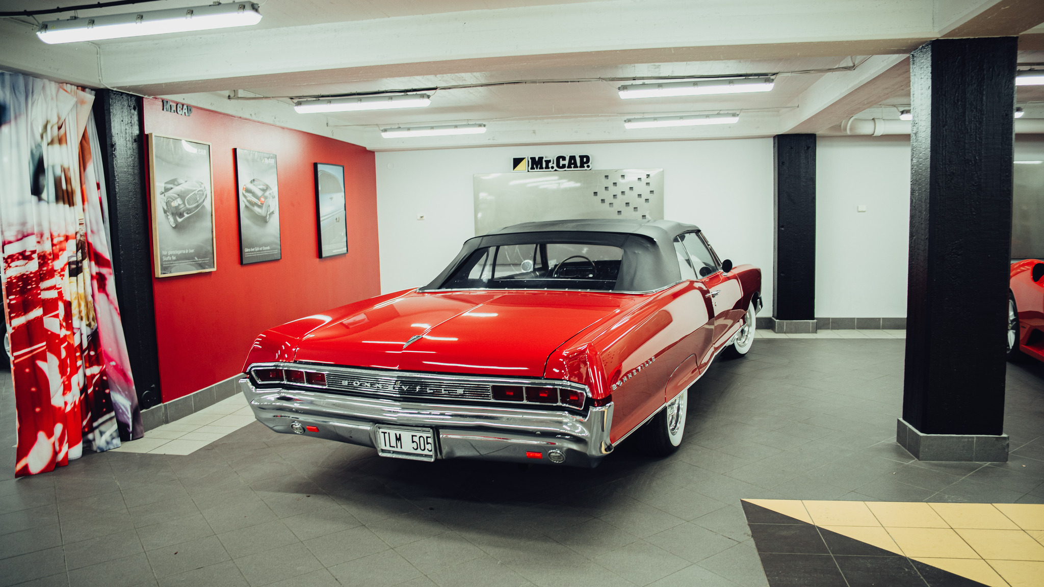 Exterior image of 1965 Pontiac Bonneville Cabriolet 6.4 V8