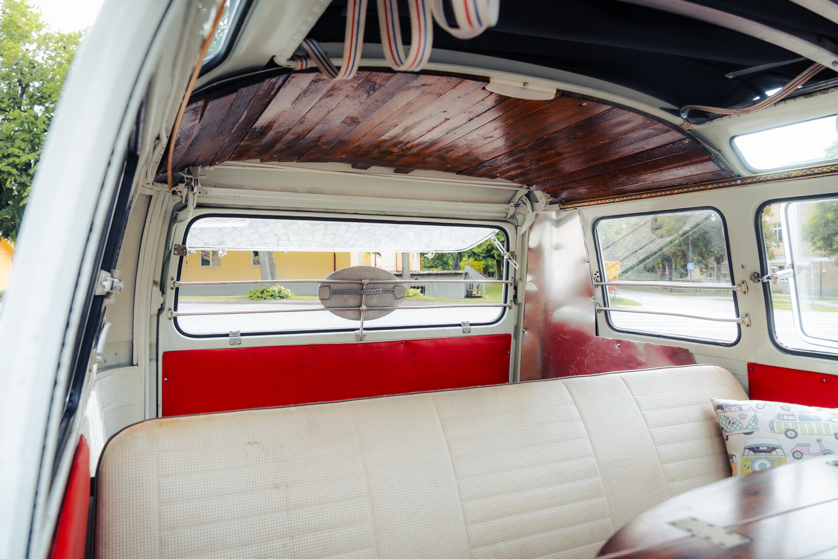 Innenraumfoto von 1964 Volkswagen Kleinbus Transporter 1500 Deluxe “21-fönsters Samba”