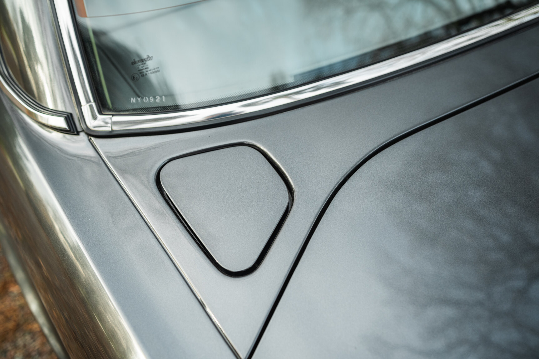 Exterior image of 1988 Jaguar XJ Sovereign