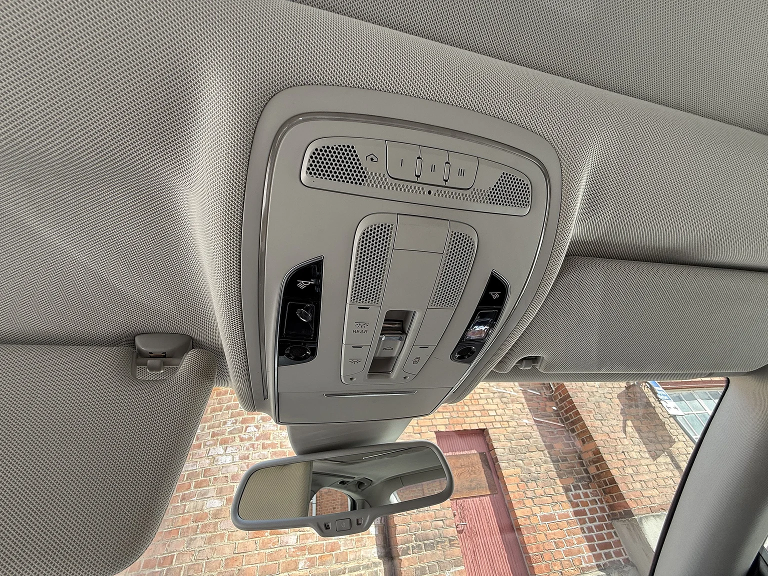 Innenraumfoto von 2014 Audi A8 4.0 TFSI (45)